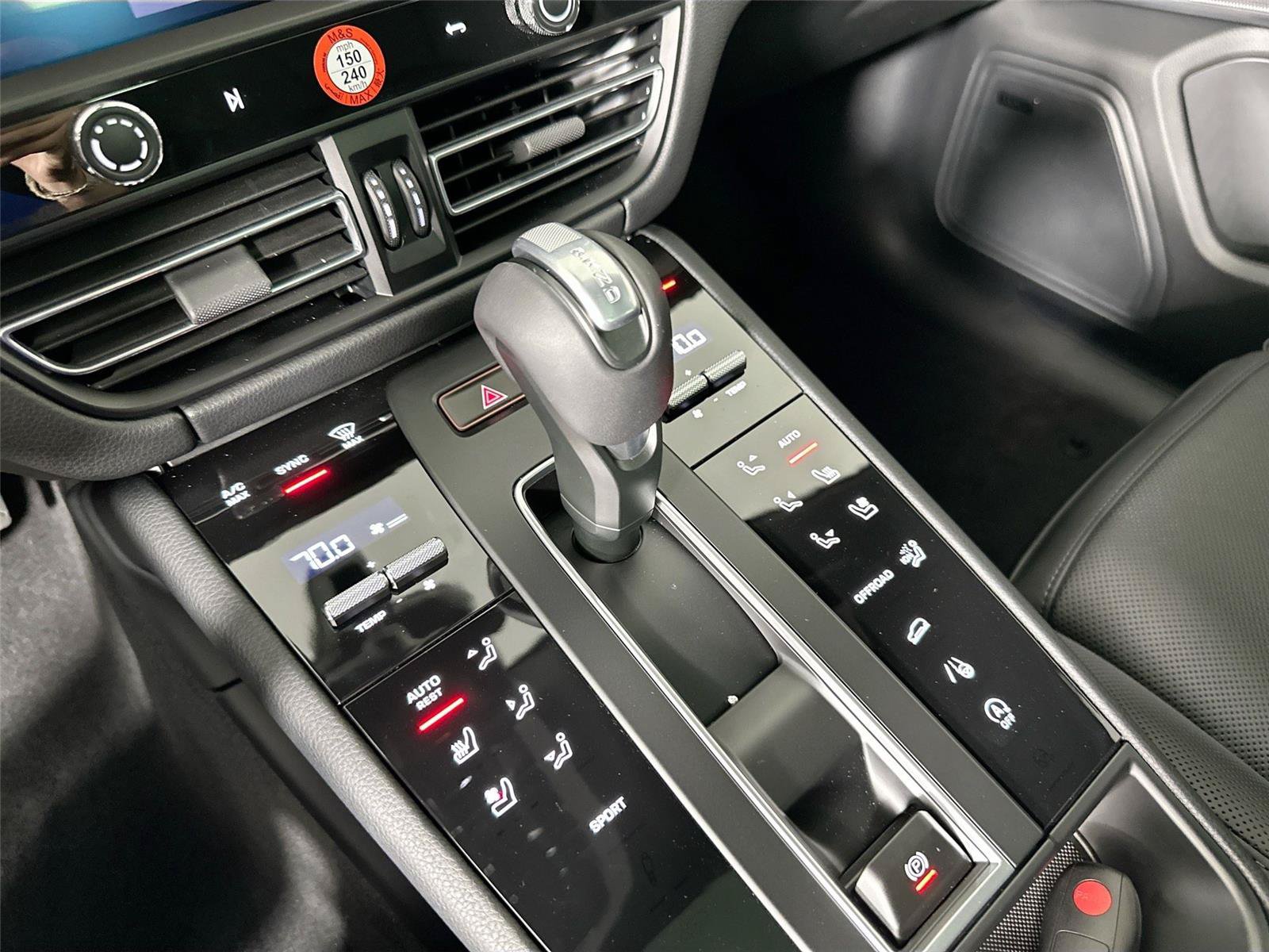 Certified 2026 Porsche Macan Turbo AWD/4WD image 34