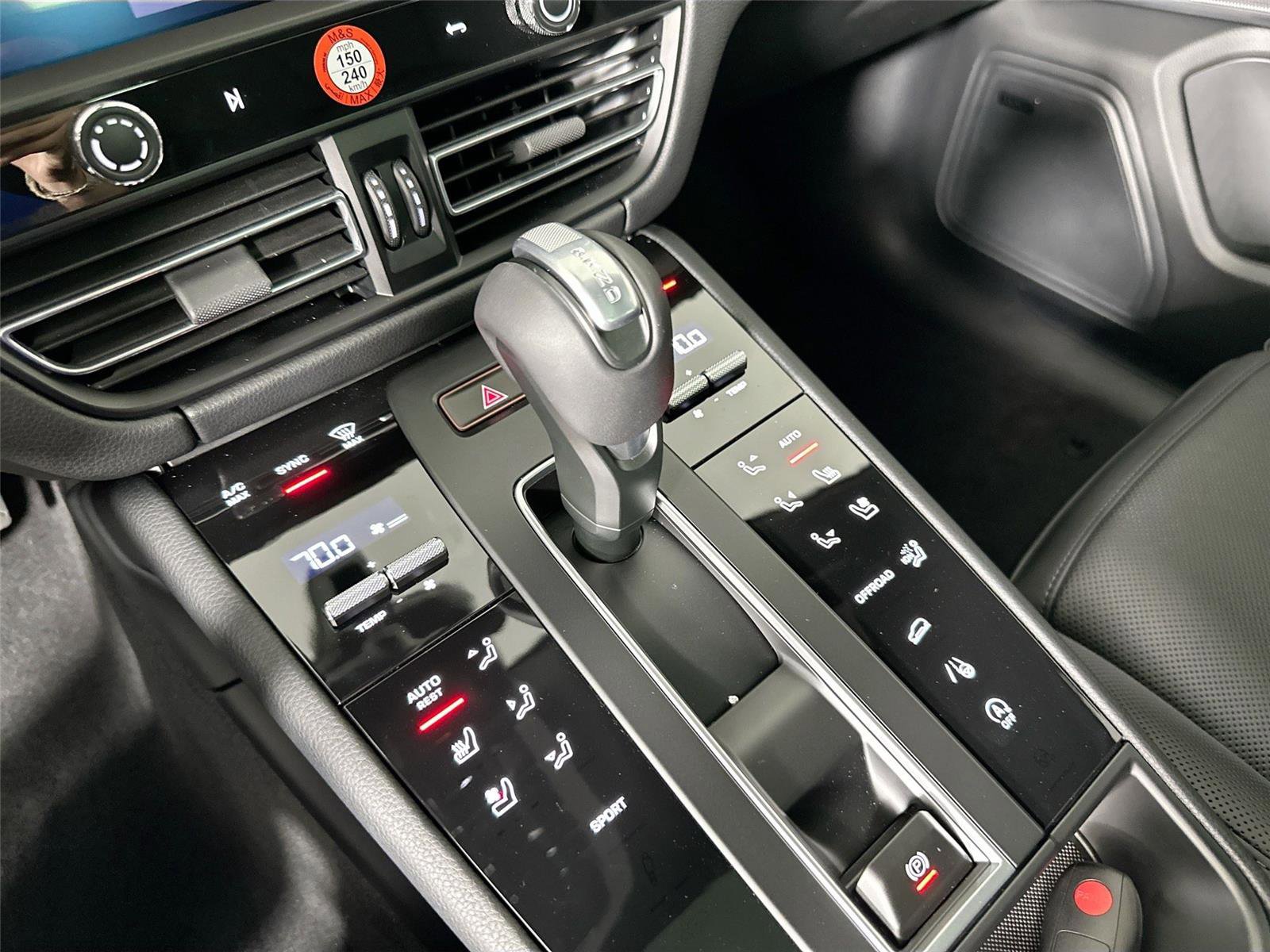 Certified 2026 Porsche Macan Turbo AWD/4WD image 34