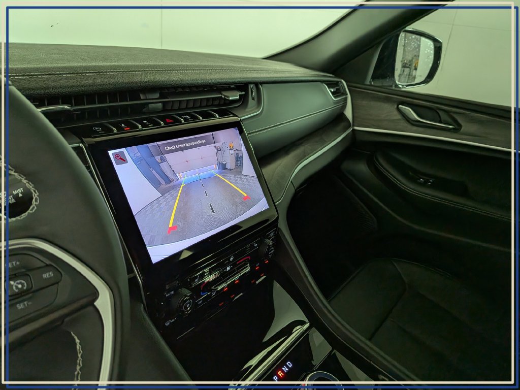 Certified 2025 Jeep Grand Cherokee Limited AWD/4WD image 26