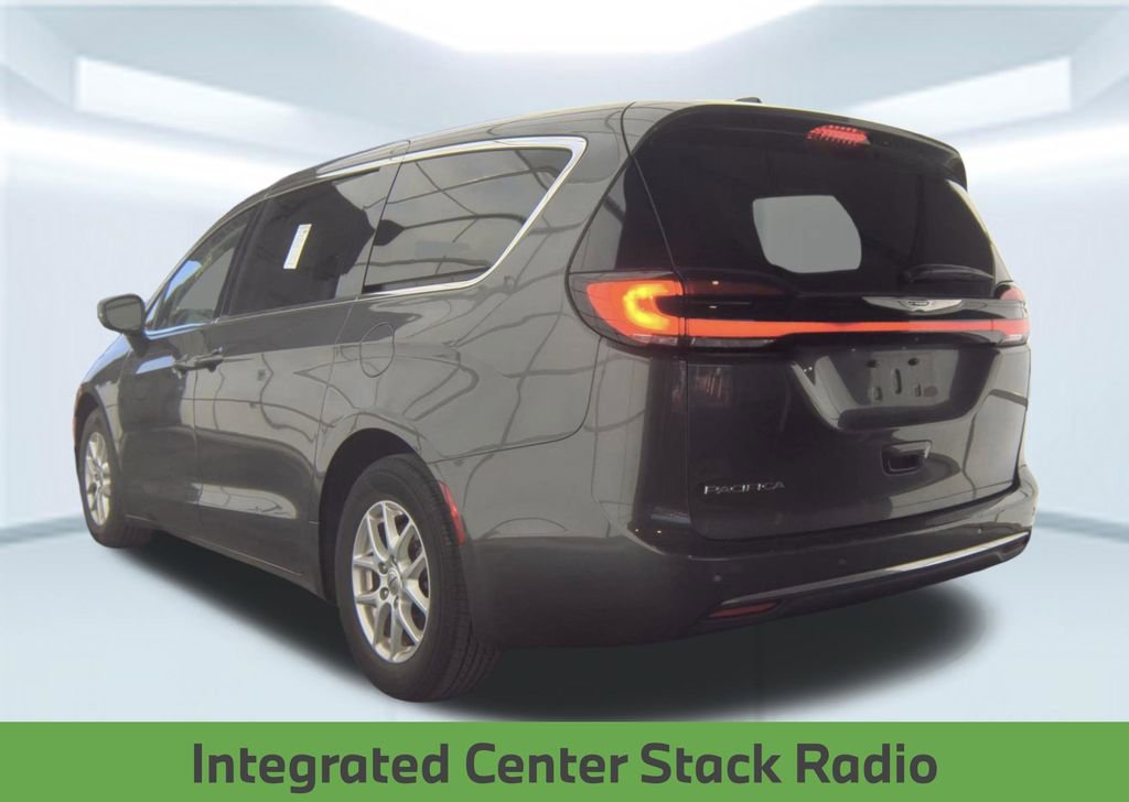 Used 2023 Chrysler Pacifica Touring-L FWD image 4