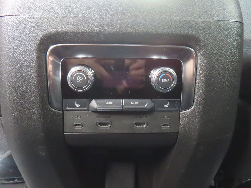Used 2025 GMC Yukon Denali w/ Denali Reserve Package image 11