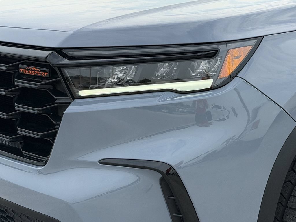 Used 2025 Honda Pilot TrailSport image 11