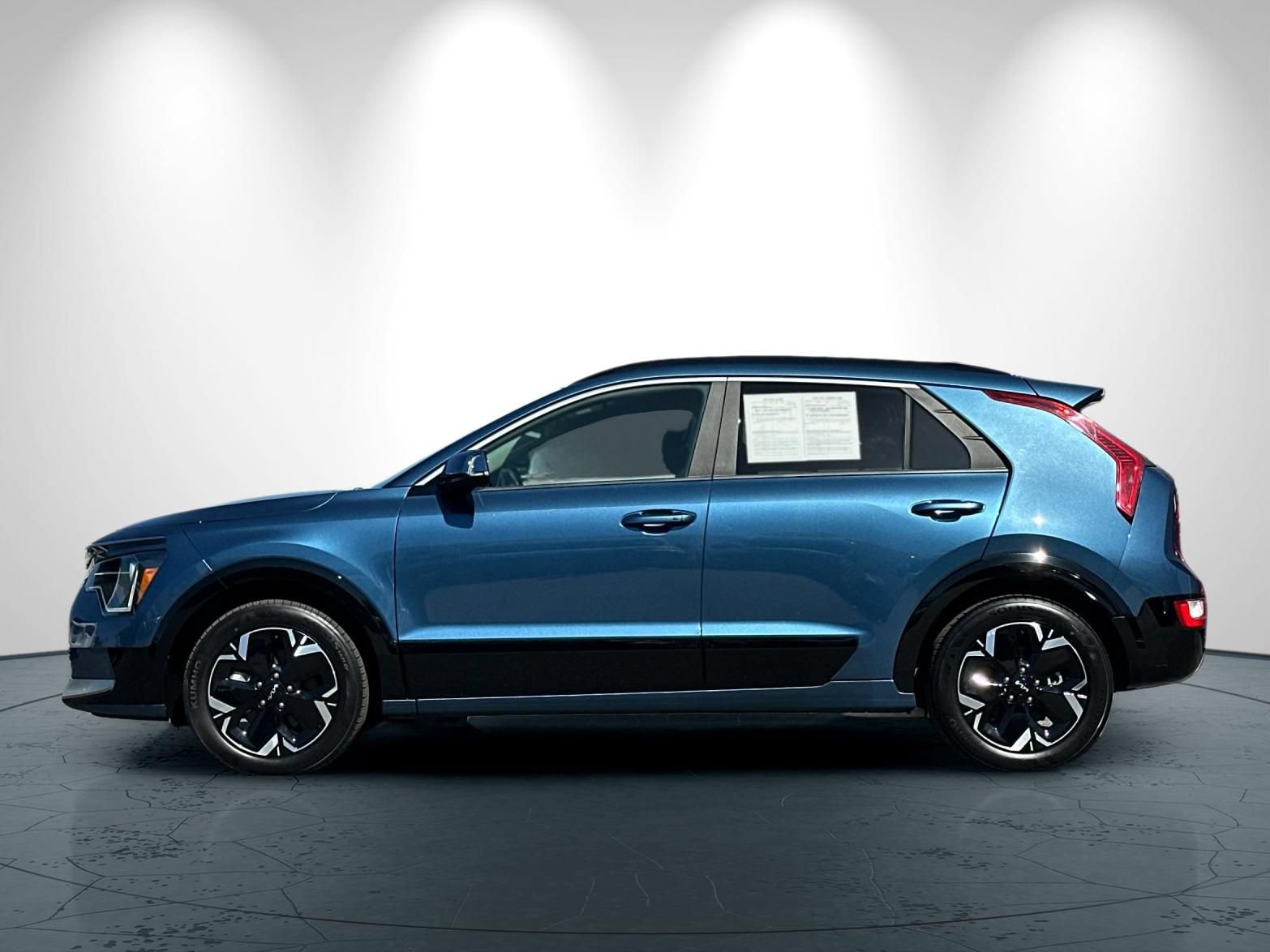 Used 2024 Kia Niro Wind w/ Wind Preserve Package FWD image 7