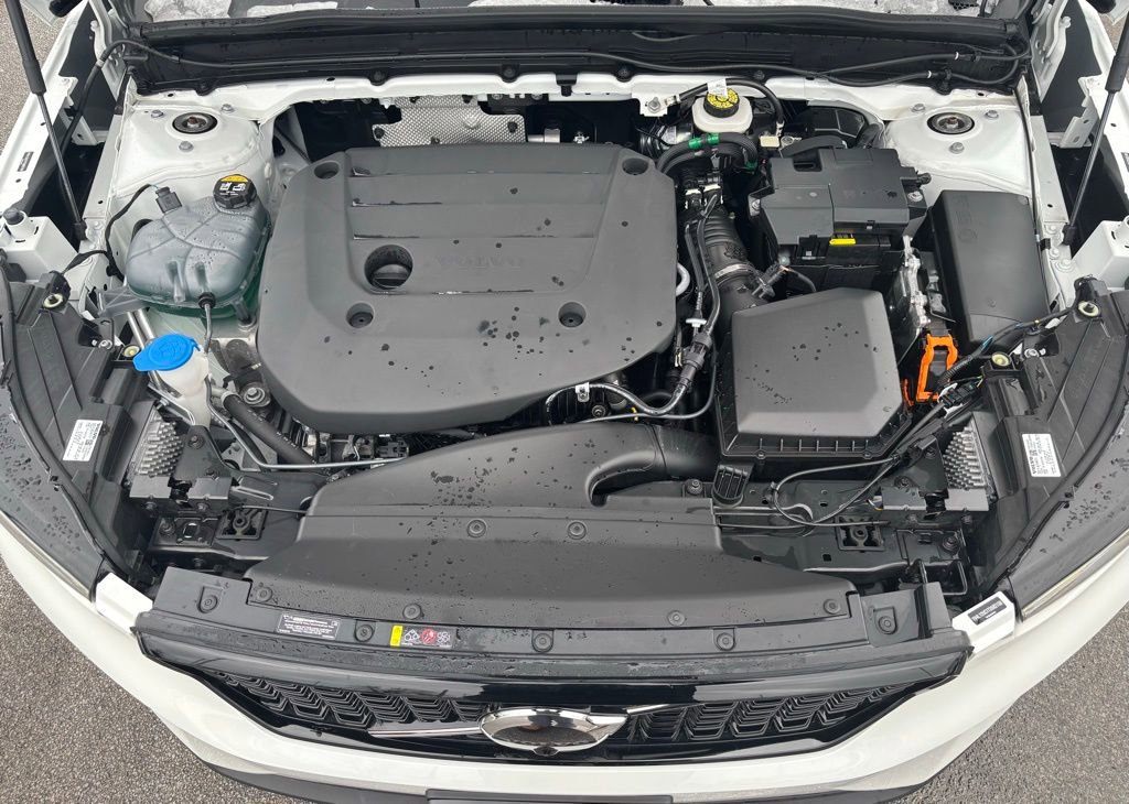 Certified 2026 Volvo XC40 B5 Plus w/ Protection Package Premier image 28