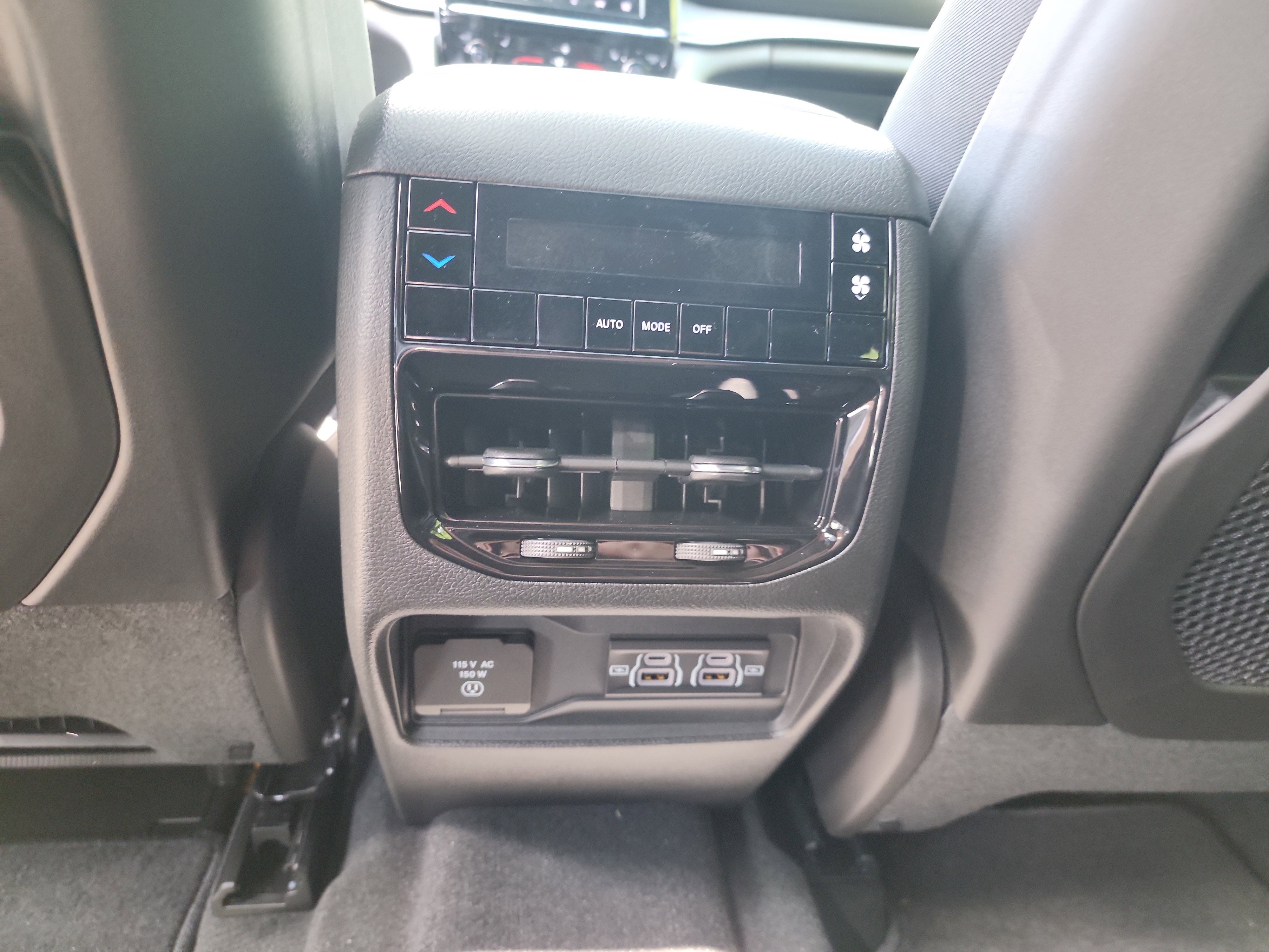 New 2025 Jeep Grand Cherokee L Altitude image 21