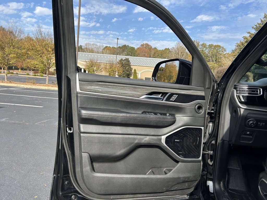 Used 2022 Jeep Wagoneer Series III w/ Premium Group I image 60