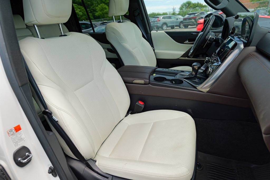 Used 2024 Lexus LX 600 4WD w/ Appearance Package image 40