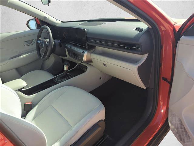 Used 2025 Hyundai Kona SEL image 18