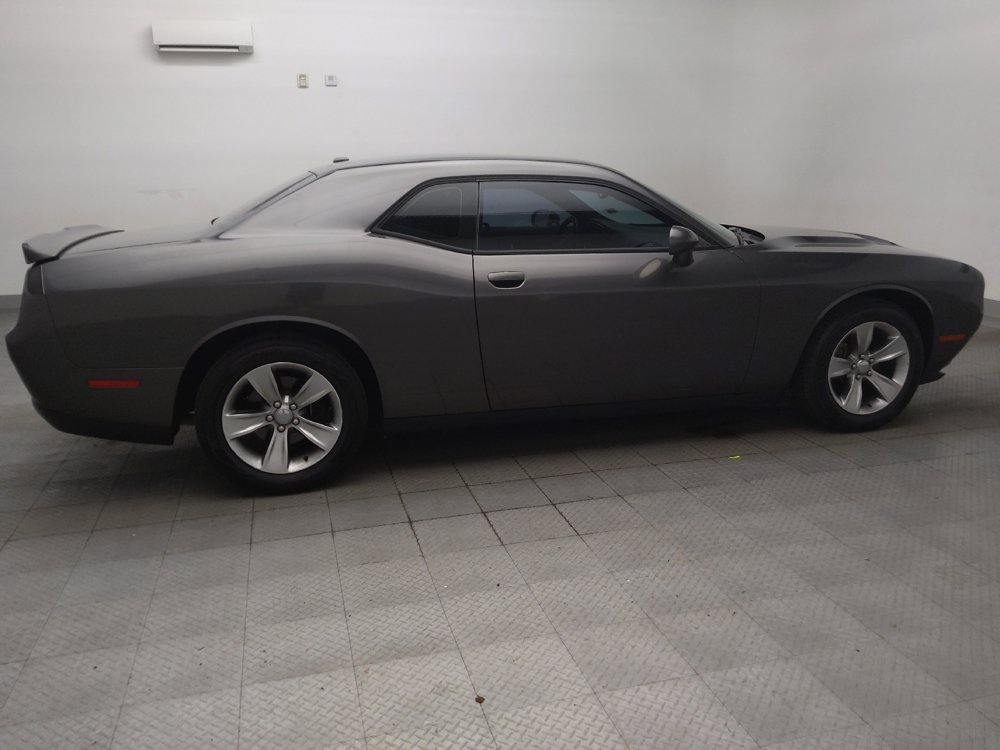 Used 2018 Dodge Challenger SXT RWD image 10