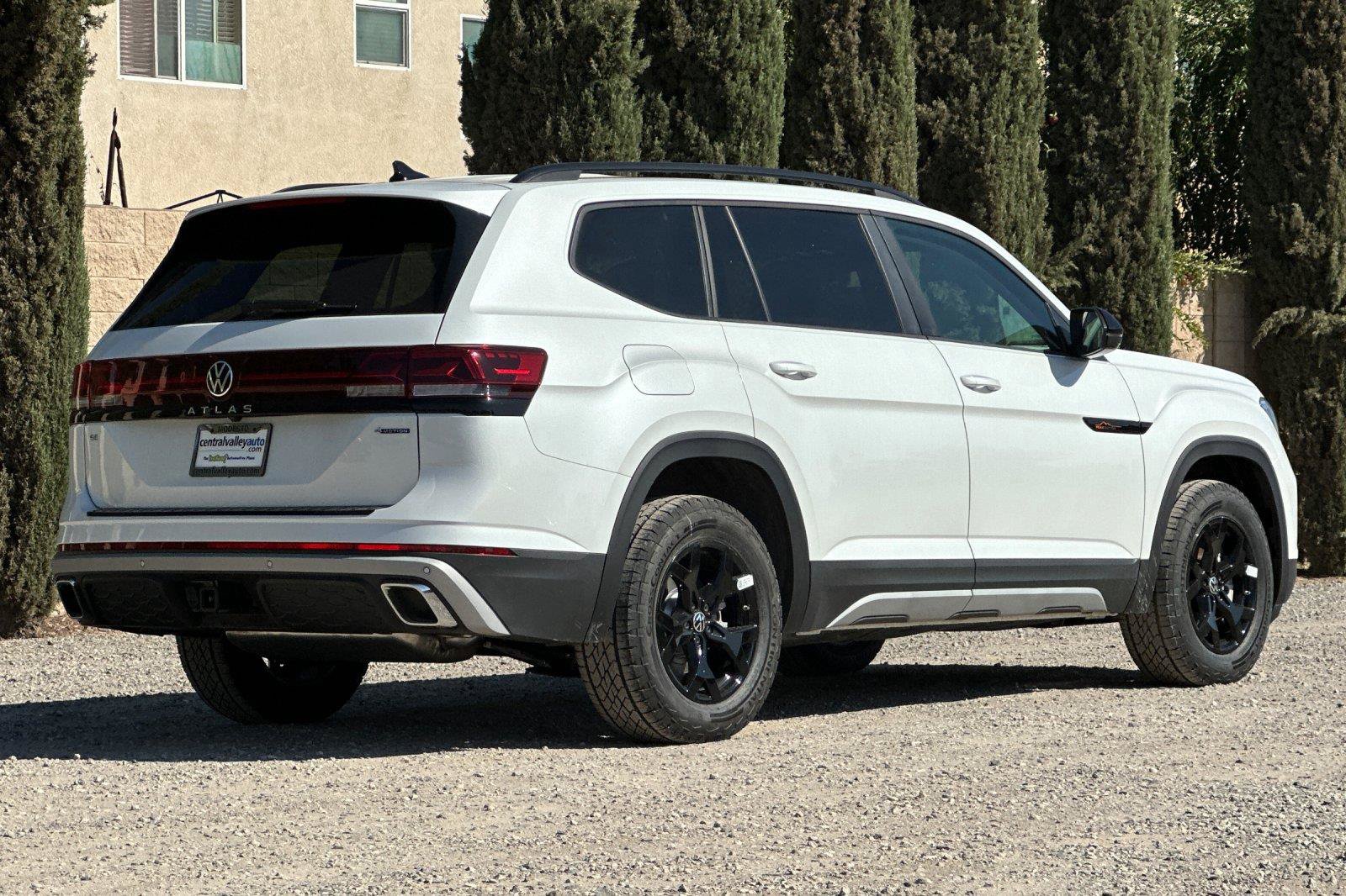 New 2026 Volkswagen Atlas Peak Edition AWD/4WD image 3
