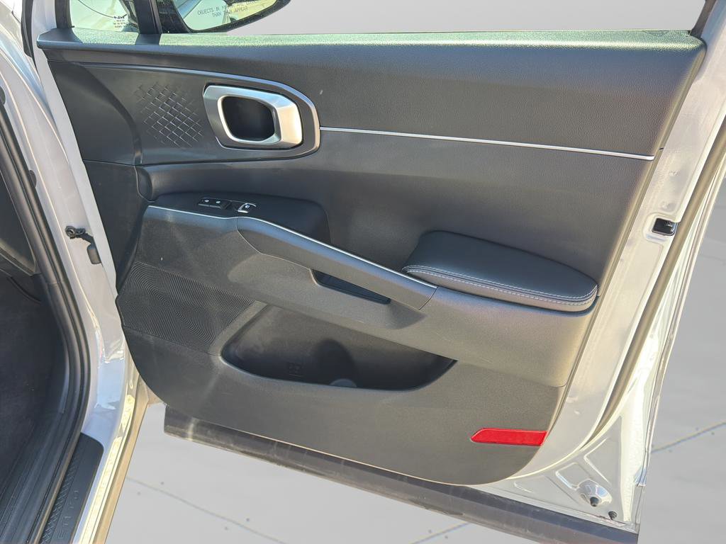 Used 2025 Kia Sorento S w/ Panoramic Sunroof Package FWD image 10