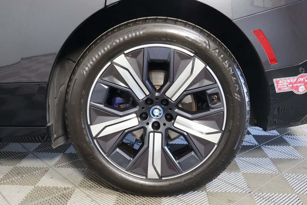Used 2024 BMW iX xDrive50 w/ Premium Package AWD/4WD image 16