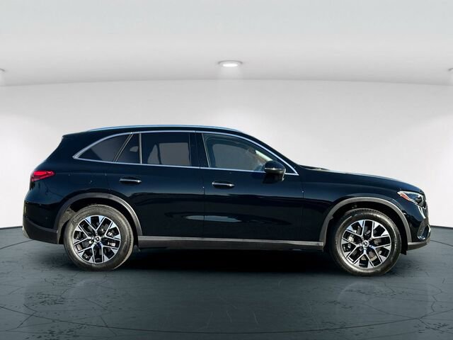 Used 2025 Mercedes-Benz GLC 350e 4MATIC image 7