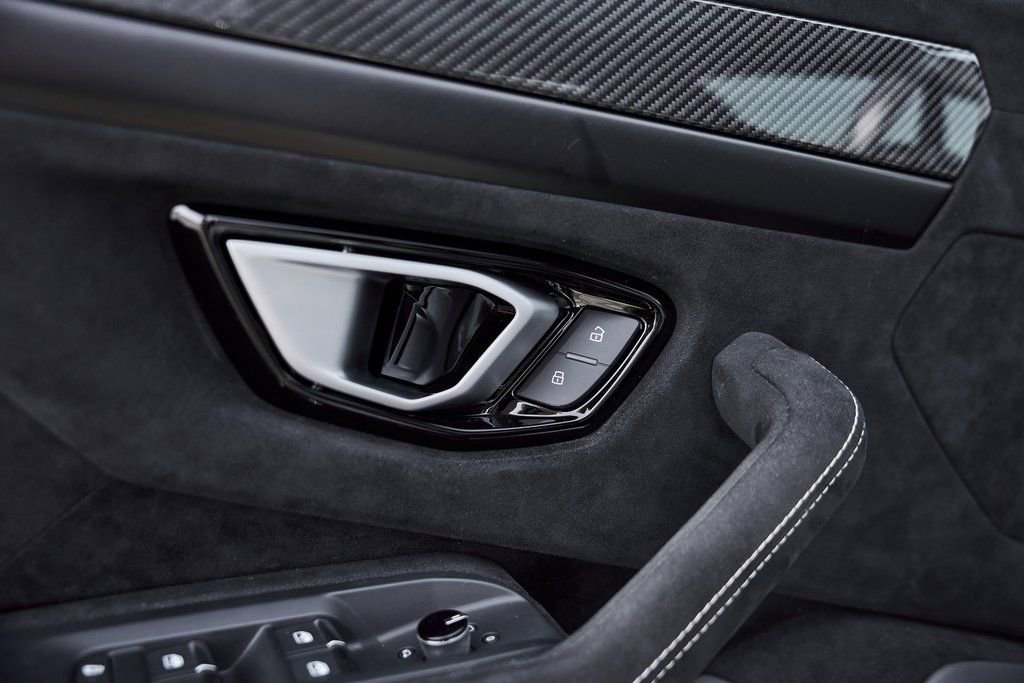 Used 2024 Lamborghini Urus Performante image 39