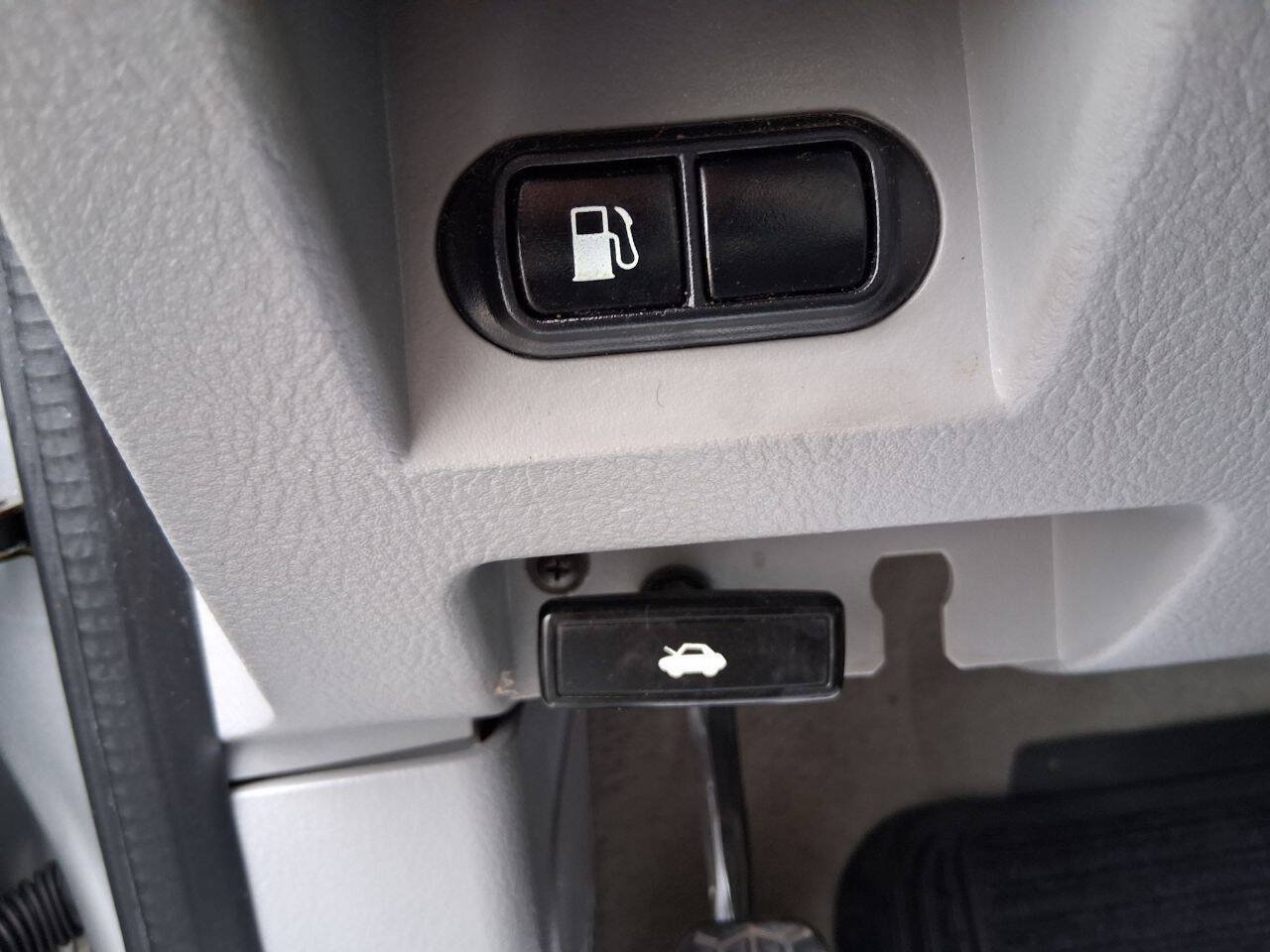 Used 2005 Kia Sedona EX FWD image 19