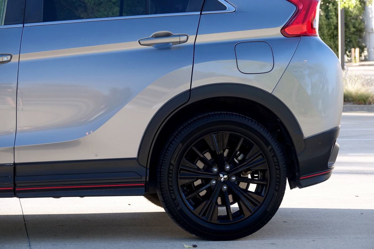 Used 2020 Mitsubishi Eclipse Cross LE image 23