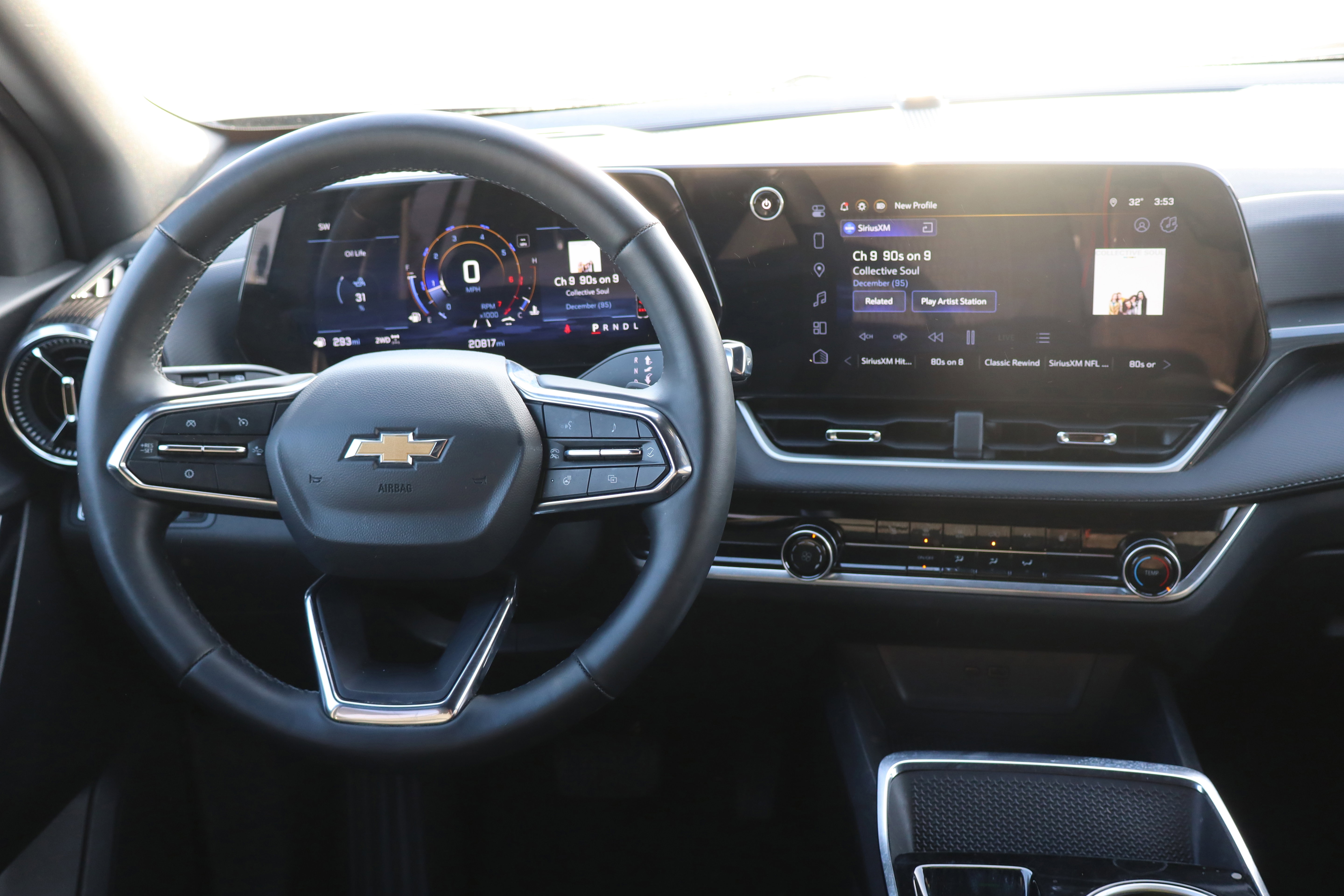 Used 2025 Chevrolet Equinox LT AWD/4WD image 16