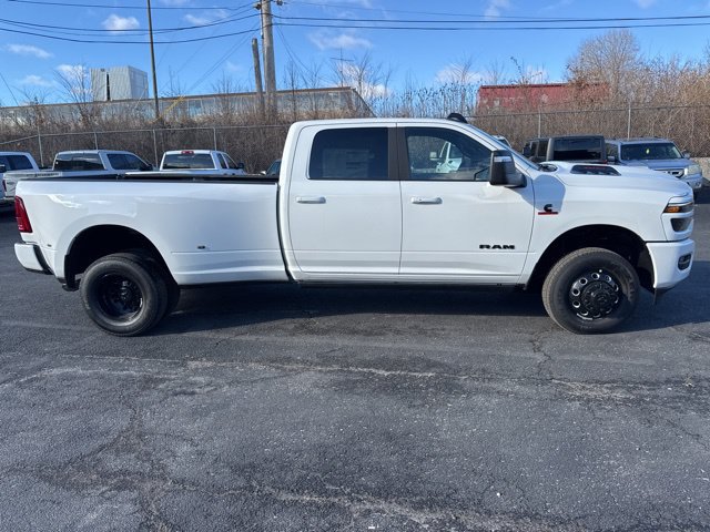 New 2026 RAM 3500 Laramie AWD/4WD image 14