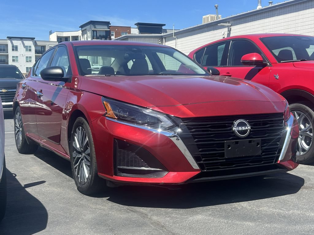 Used 2025 Nissan Altima 2.5 SV FWD image 1