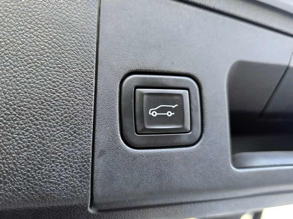 Used 2023 Cadillac XT4 Sport FWD image 33