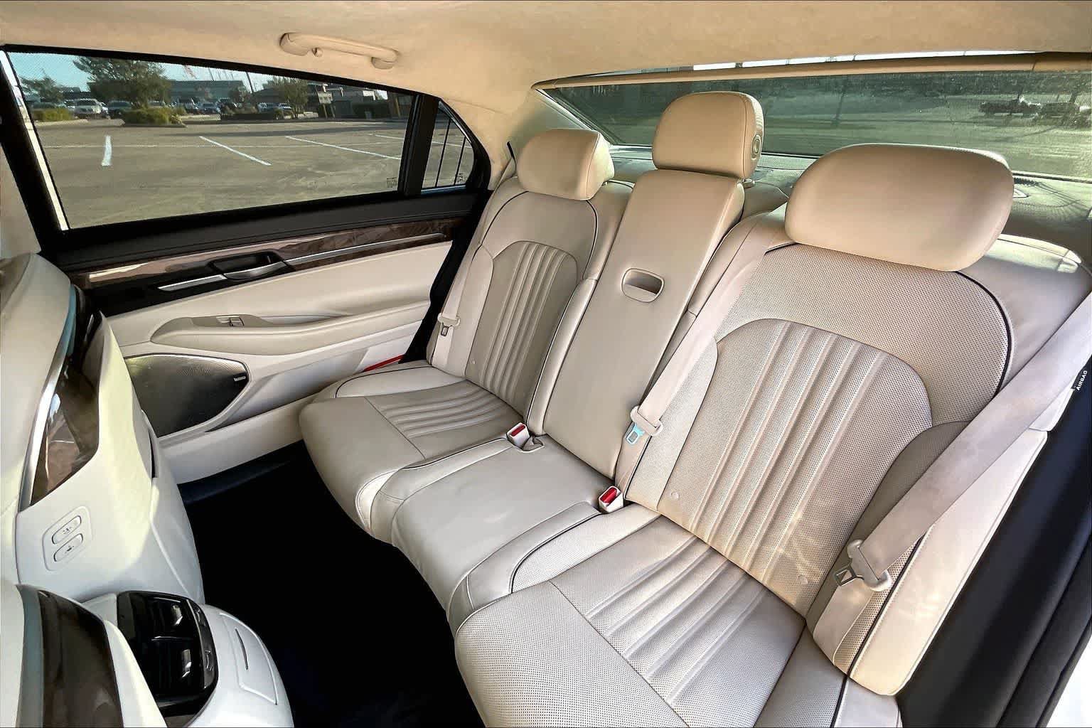 Used 2018 Genesis G90 3.3T Premium RWD image 28