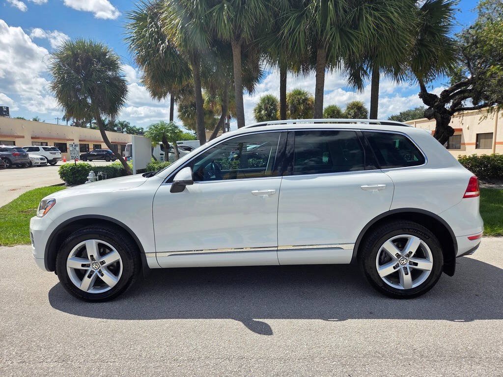 Used 2014 Volkswagen Touareg TDI AWD/4WD image 5