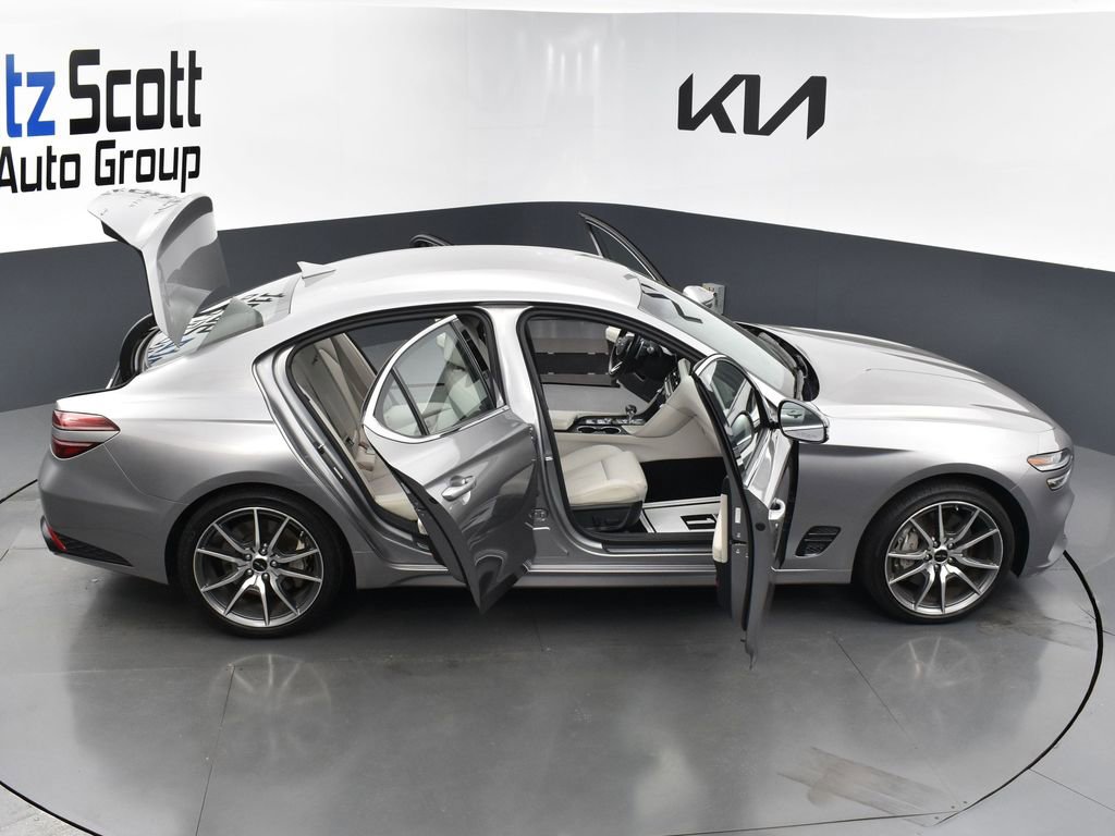 Used 2025 Genesis G70 2.5T image 32