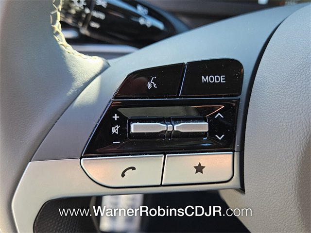 Used 2025 Hyundai Elantra Sport image 23