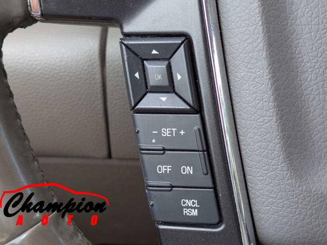Used 2017 Lincoln Navigator Select RWD image 29