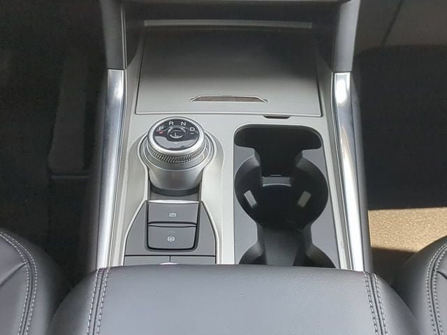 Used 2023 Ford Explorer XLT w/ Equipment Group 202A AWD/4WD image 18