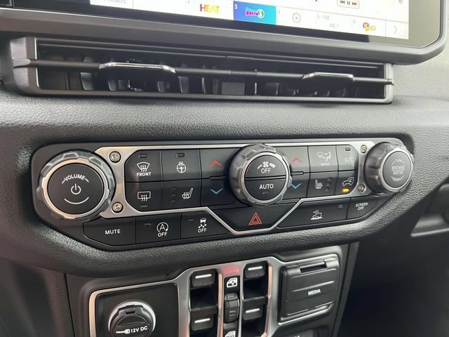 New 2025 Jeep Gladiator Sport AWD/4WD image 21