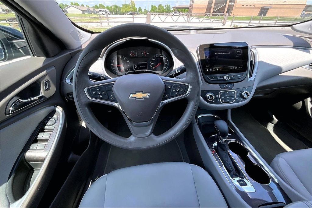 Used 2025 Chevrolet Malibu LT FWD image 5
