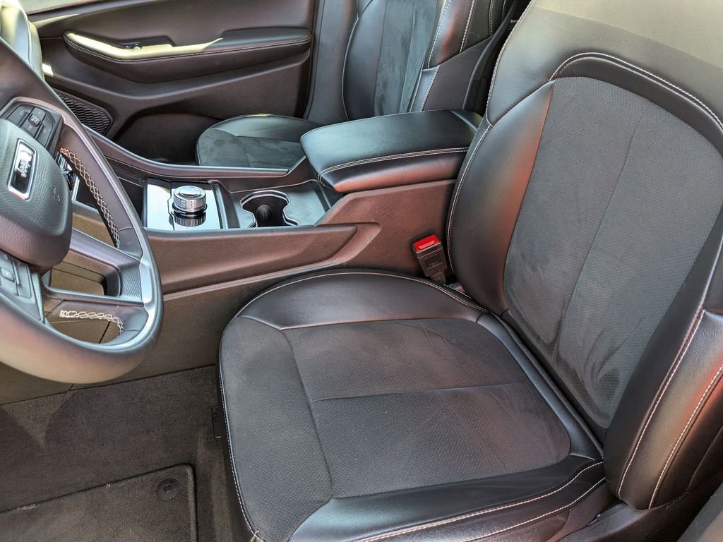 Used 2025 Jeep Grand Cherokee Altitude image 16