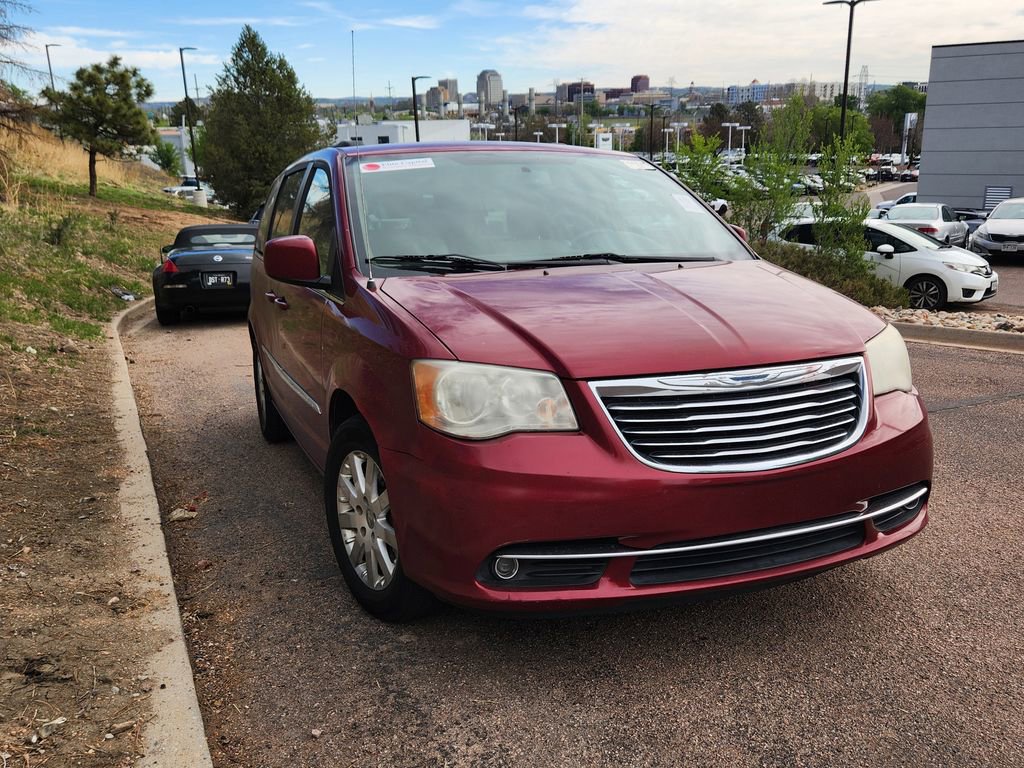 Used 2014 Chrysler Town & Country Touring FWD image 19
