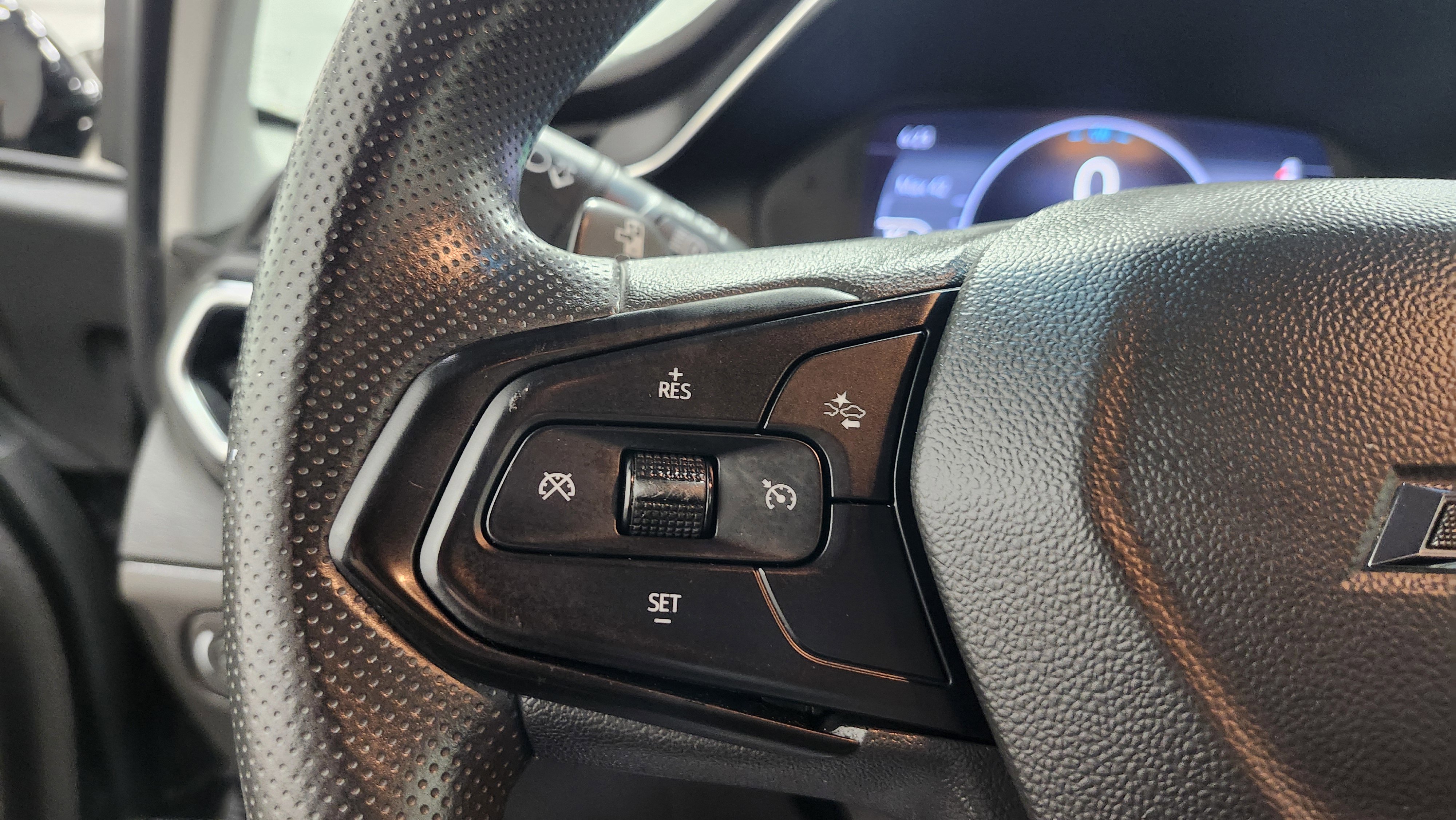 Used 2022 Chevrolet Bolt LT image 30