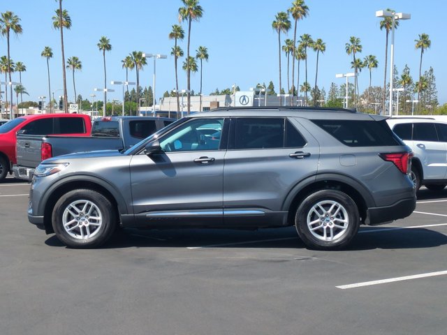 Used 2025 Ford Explorer Active AWD/4WD image 9