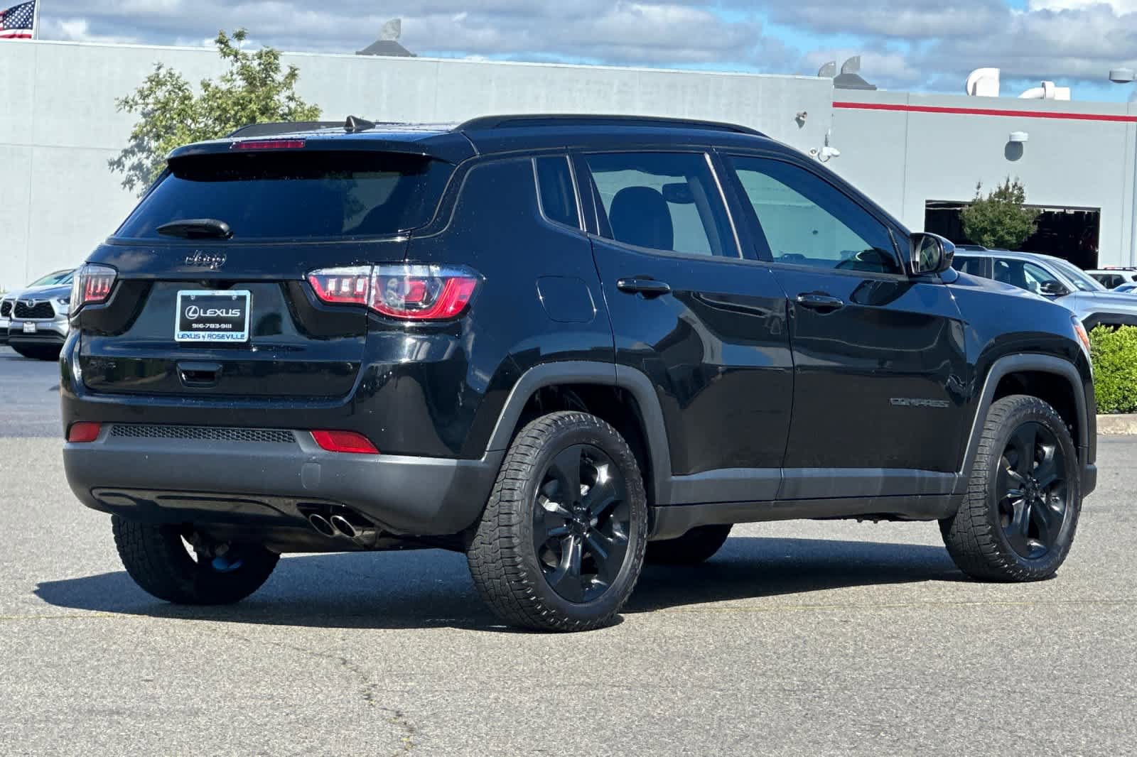 Used 2021 Jeep Compass Latitude w/ Sun and Sound Group AWD/4WD image 2