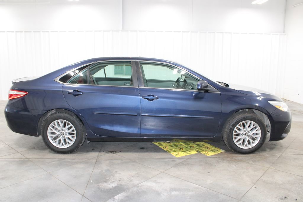 Used 2017 Toyota Camry LE image 11