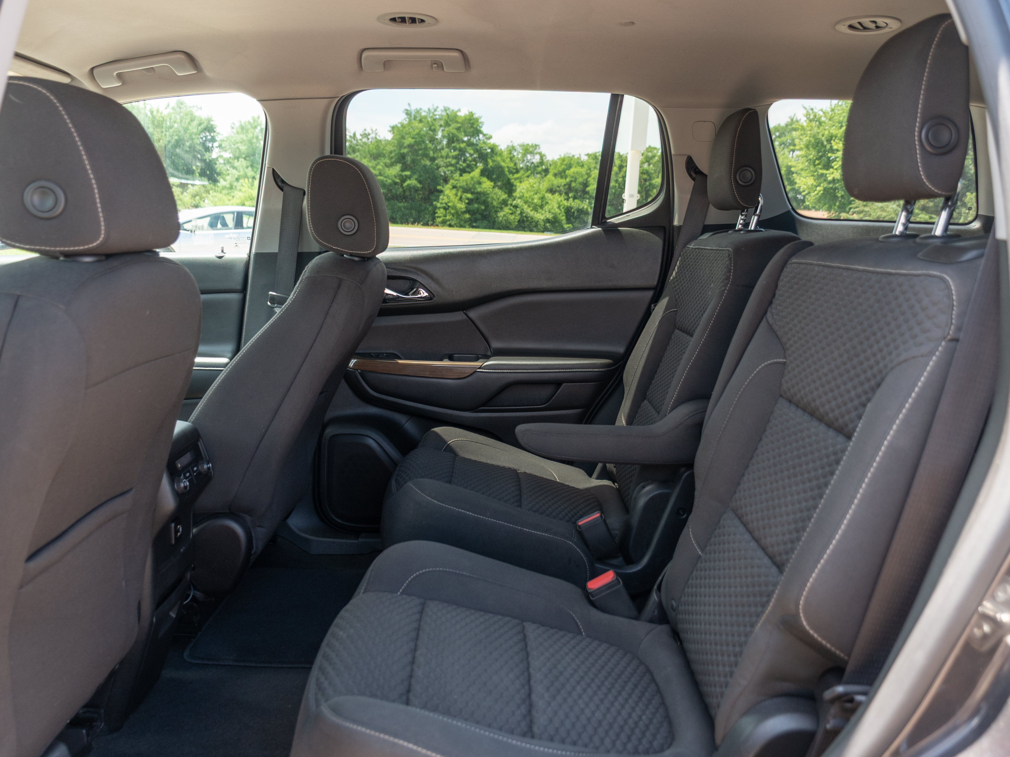 Used 2017 GMC Acadia SLE w/ Driver Alert Package I FWD image 18