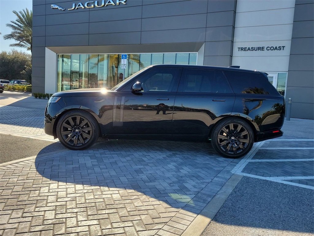 Used 2023 Land Rover Range Rover SE image 2
