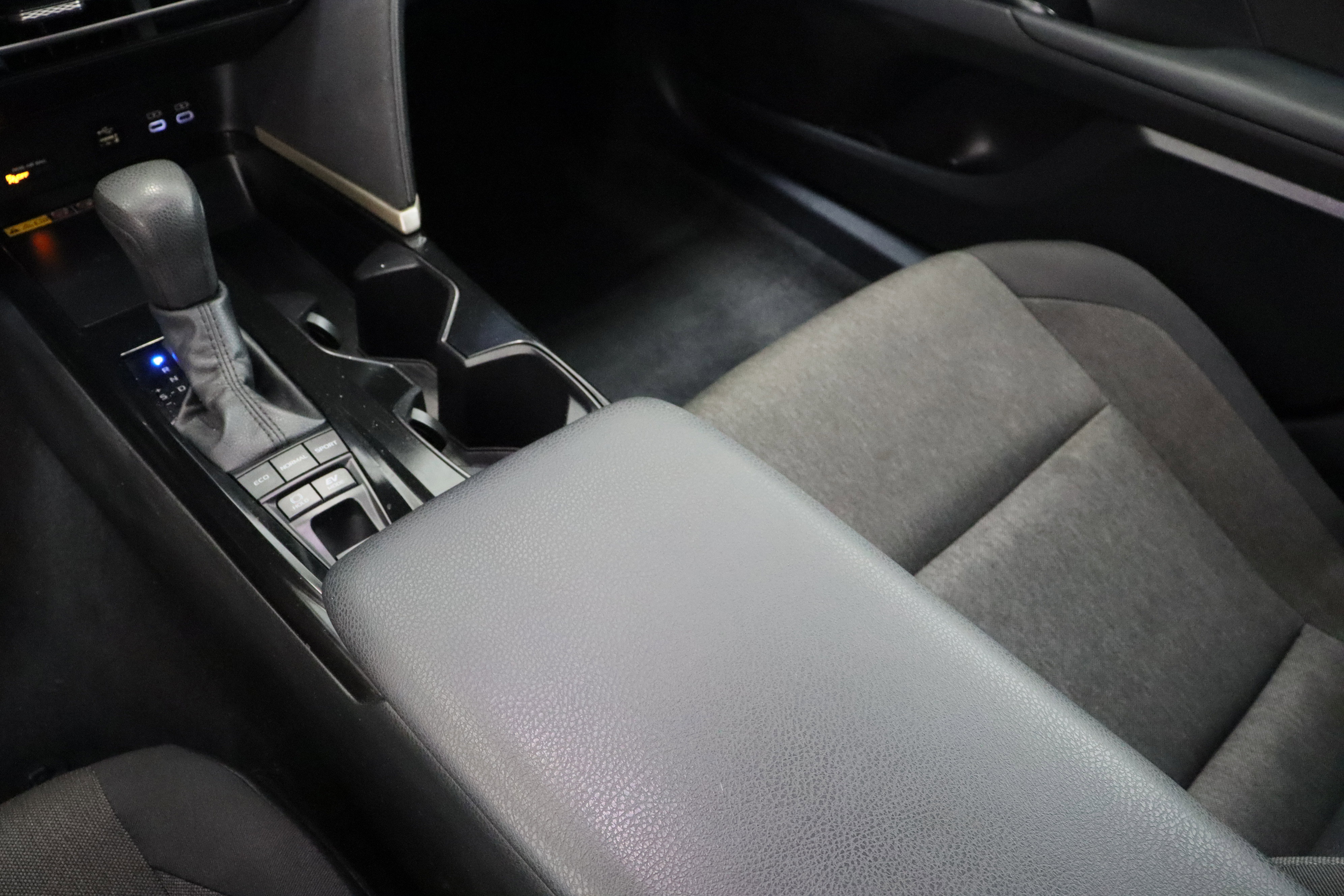 Used 2025 Toyota Camry LE FWD image 16