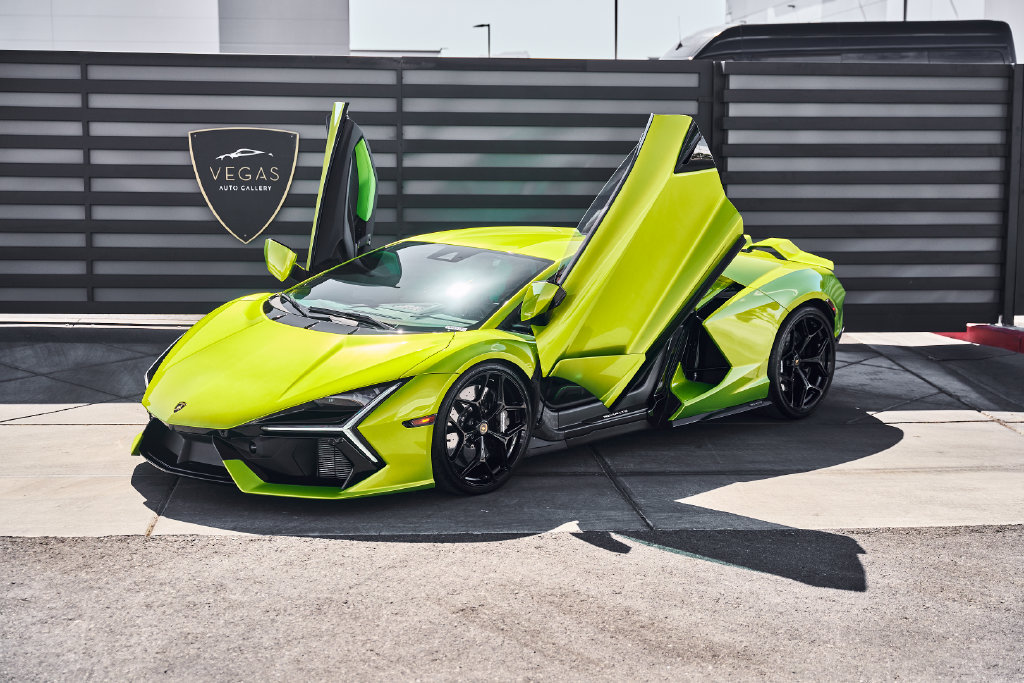 Used 2025 Lamborghini Revuelto AWD/4WD image 5
