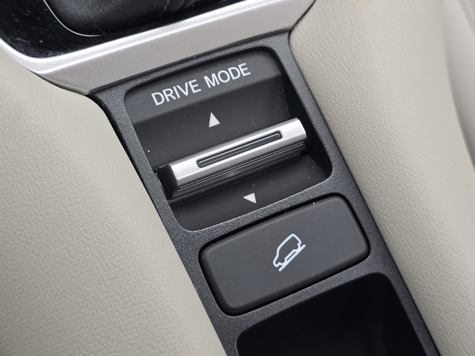 Certified 2024 Honda HR-V EX-L image 10