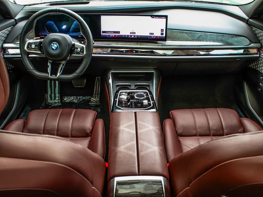 Used 2024 BMW i7 xDrive60 image 40