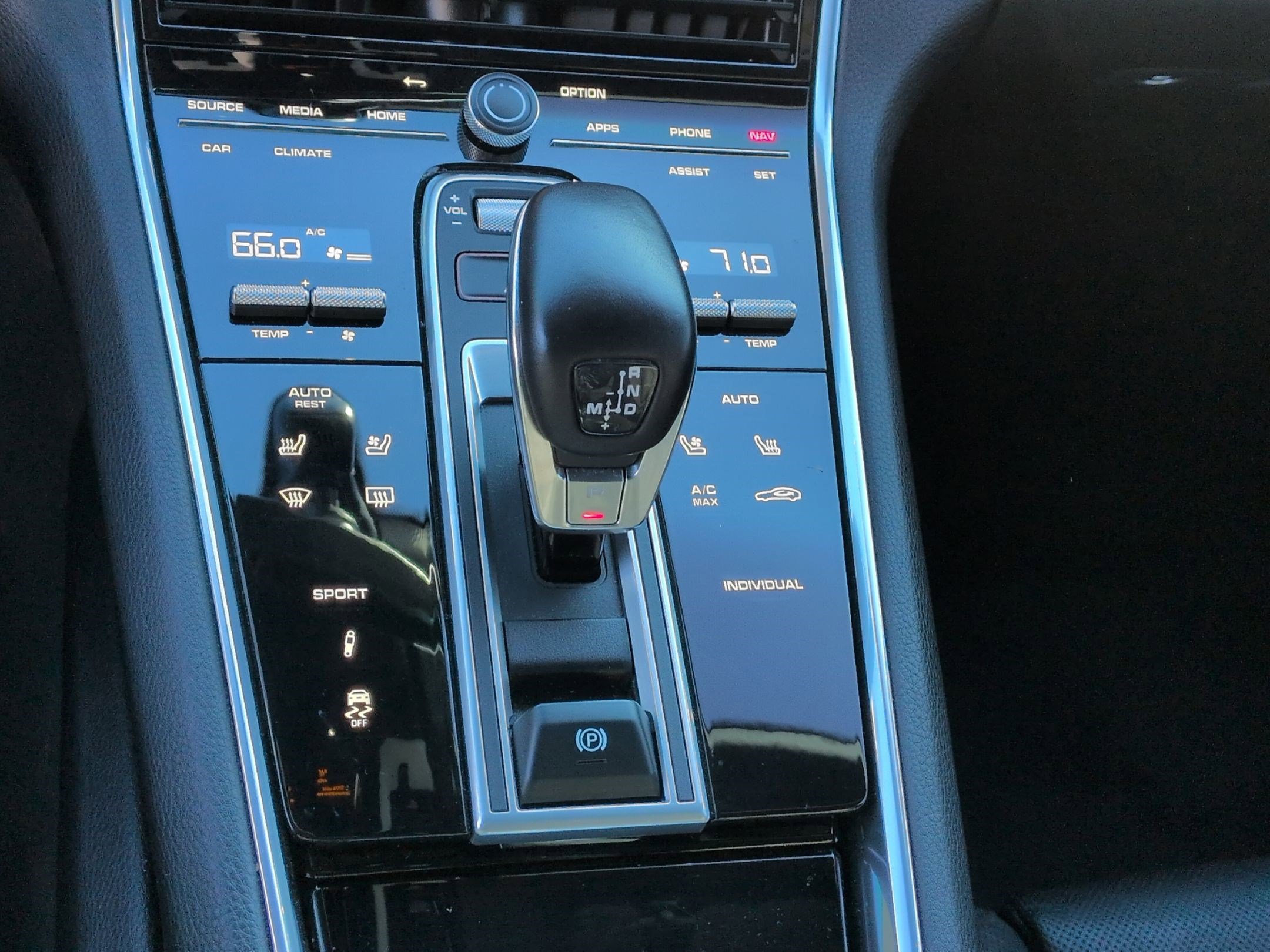 Used 2023 Porsche Panamera 4 image 25