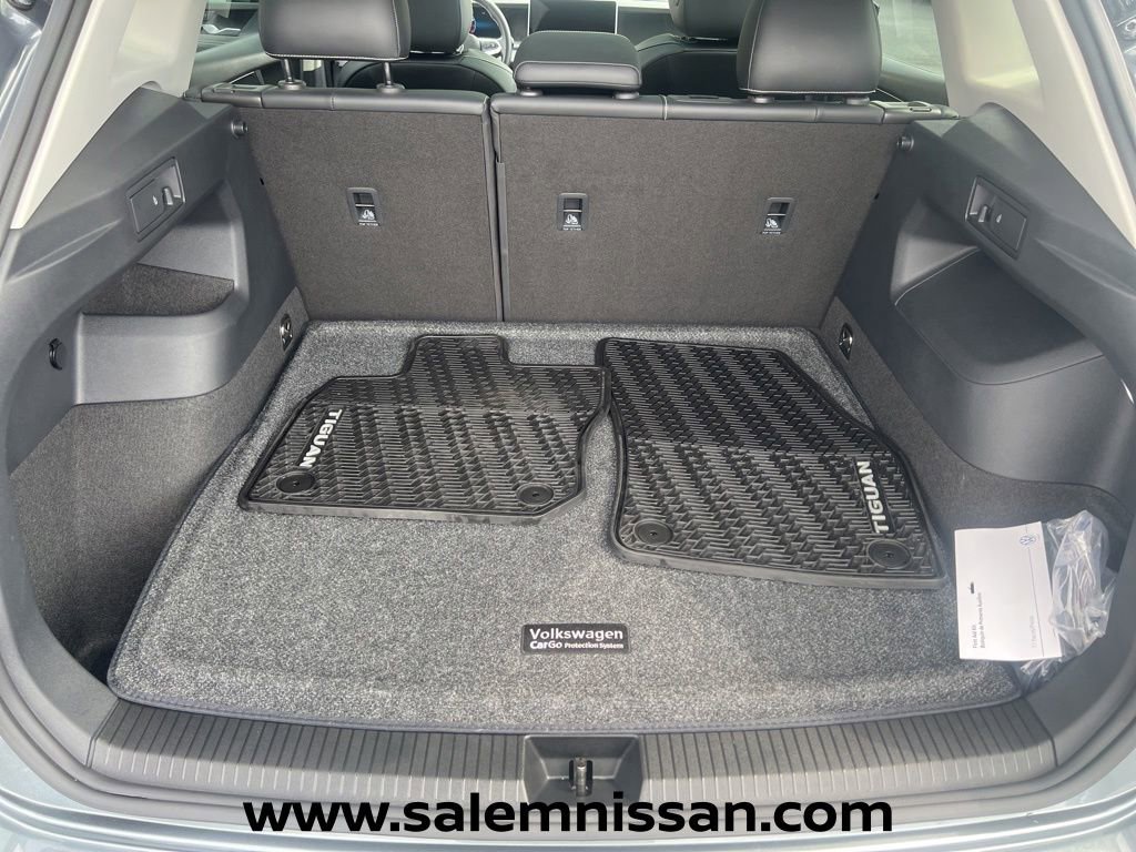 Used 2025 Volkswagen Tiguan SE AWD/4WD image 14