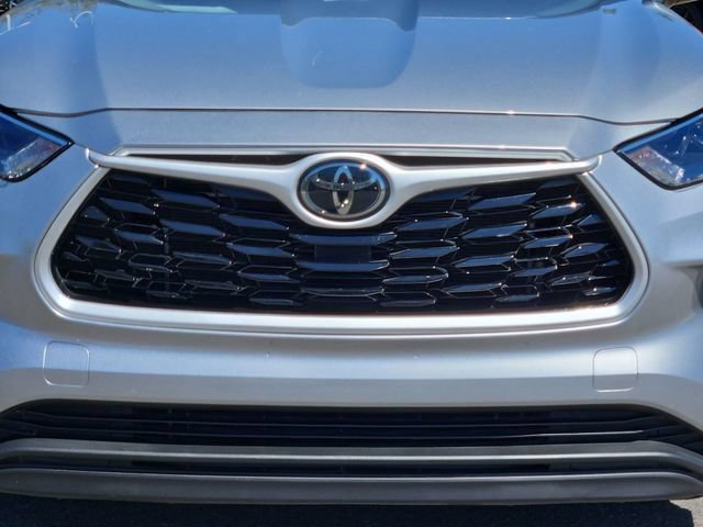Used 2023 Toyota Highlander LE FWD image 10