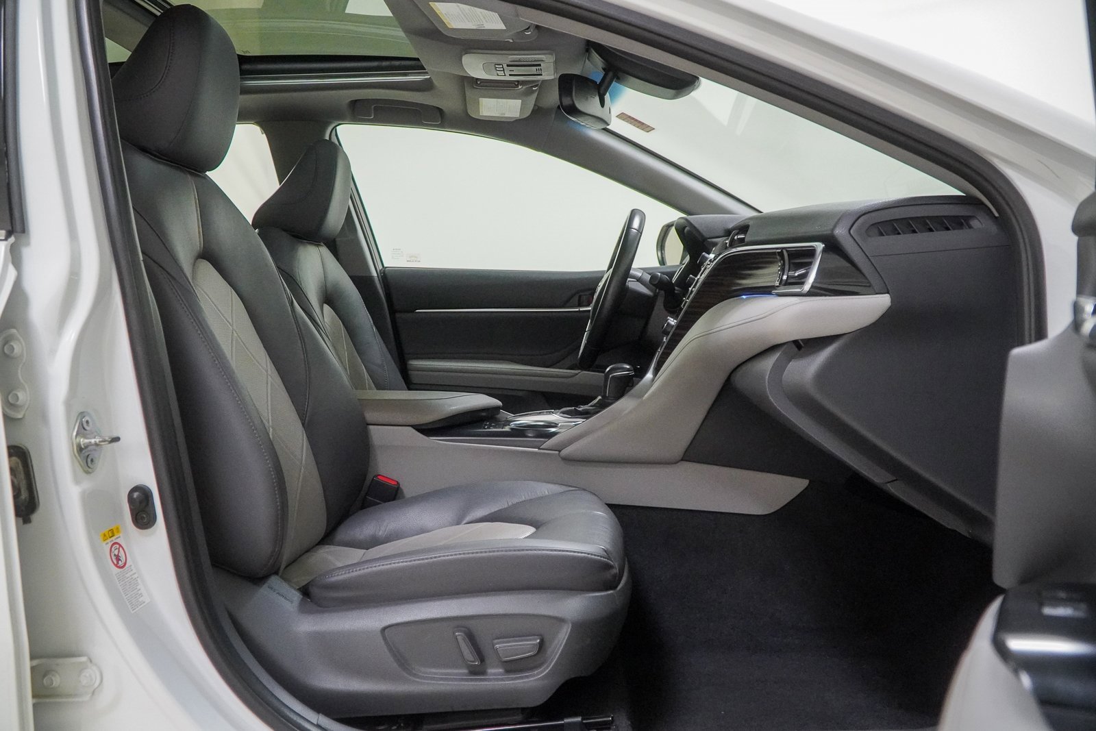 Used 2018 Toyota Camry XLE image 36