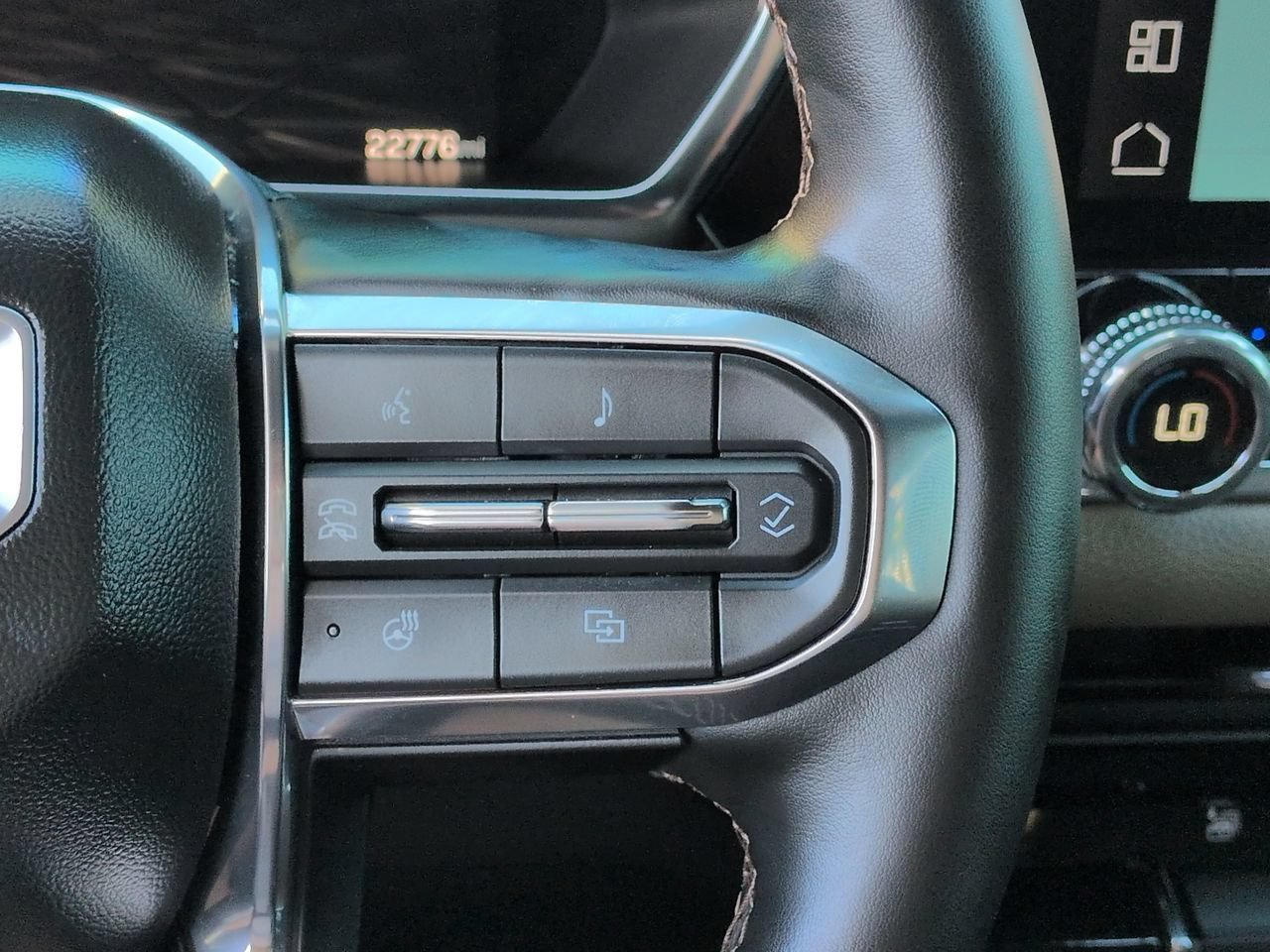 Used 2023 GMC Canyon Denali AWD/4WD image 25