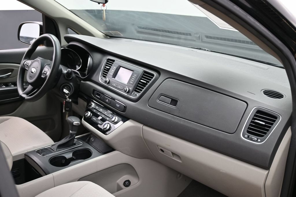 Used 2018 Kia Sedona L FWD image 32